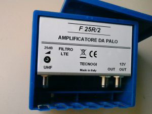 F 25R/2 Un ingresso: UHF 25dB reg Due uscite