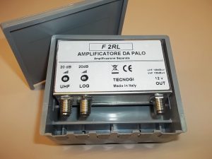 F 2RL Ingressi : UHF 20dB reg LOG 20dB reg