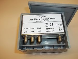 F 2UT Amplificatore da palo Ingressi: UHF 20dB UHF 20dB 3° B 20dB