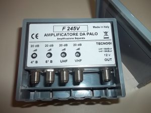 F 245U Ingressi : 3° B 20dB reg 4° B 20dB reg 5° B 20dB reg UHF 20dB reg