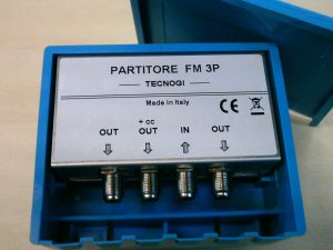 FM 3P Un ingresso , tre uscite Perdita di passaggio 6dB Separazione 20dB